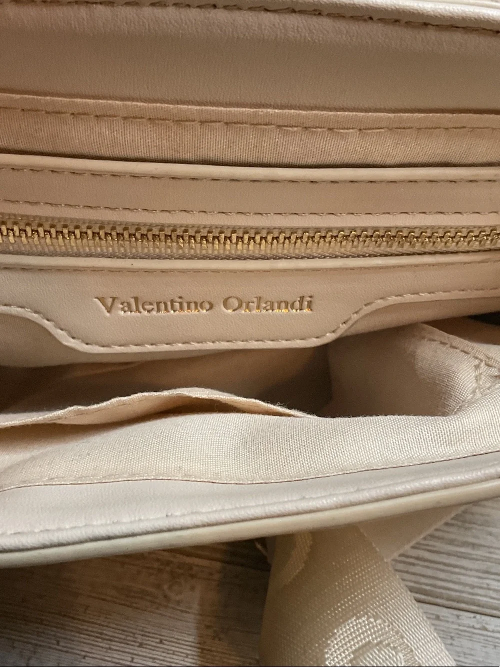 Valentino Orlandi Cream and gold crossbody shoulder bag